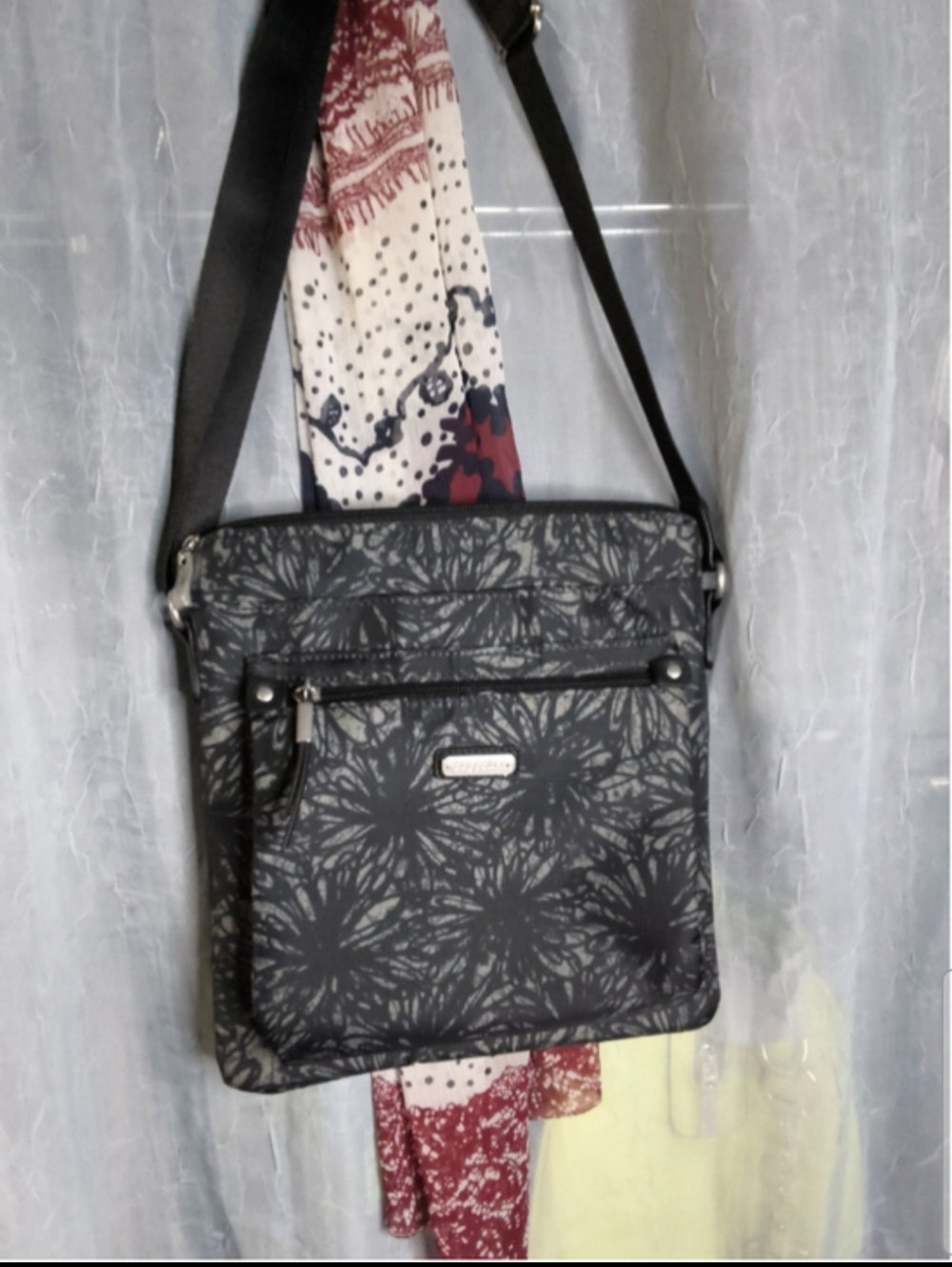 Baggalini Go Bagg w/RFID Wristlet, Midnight Blossom Print.